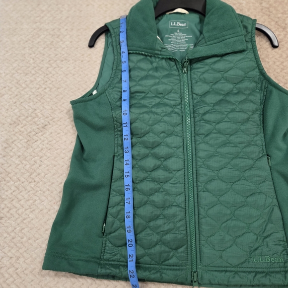 L.L. Bean Women's Green Quilted Vest Size Small. - Picture 9 of 10